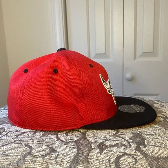 NBA Chicago Bulls Reloaded Mitchell & Ness Dynasty Red Black Cap Hat 7 1/2 - Picture 5 of 7